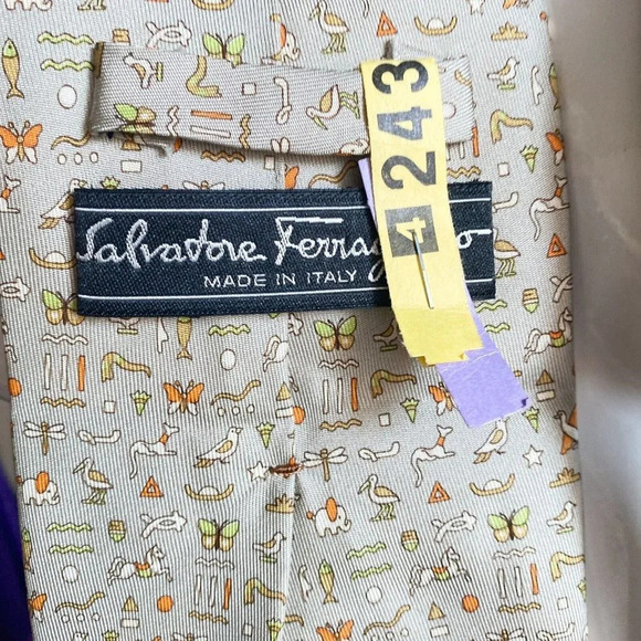 Salvatore Ferragamo Silk Beige  Egyptian Hieroglyphics Men's Necktie - Picture 9 of 9